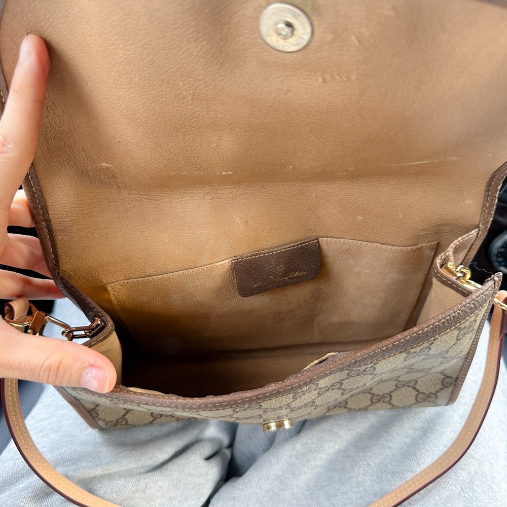 ✨🍒Vintage Gucci Beige GG Canvas Shoulder Bag with Brown Trim and Gold Chain🍒✨ - Picture 7 of 13